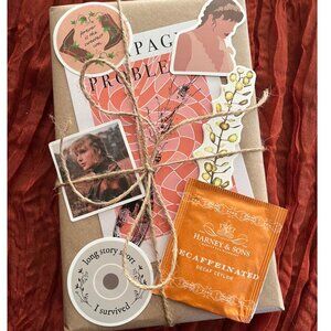 Taylor Swift Blind Date with a Book - Choose Your Favorite Song